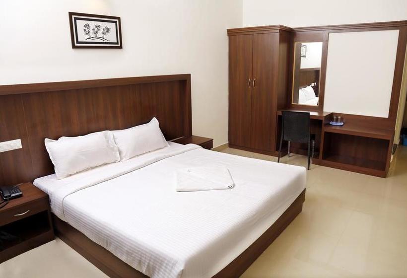 Bed and Breakfast Highrange Plaza Thekkady Kerala