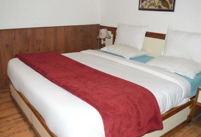 Standard Hotel And Resturant 1