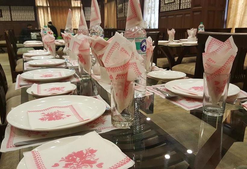 Standard Hotel And Resturant 19