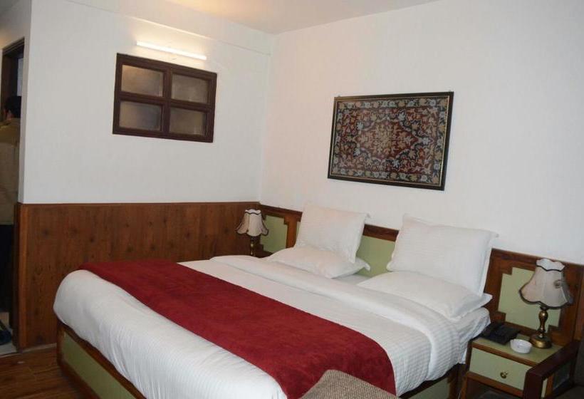 Standard Hotel And Resturant 2