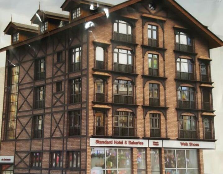 Standard Hotel And Resturant 20