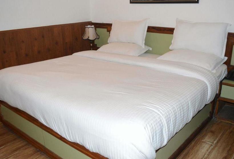 Standard Hotel And Resturant 3