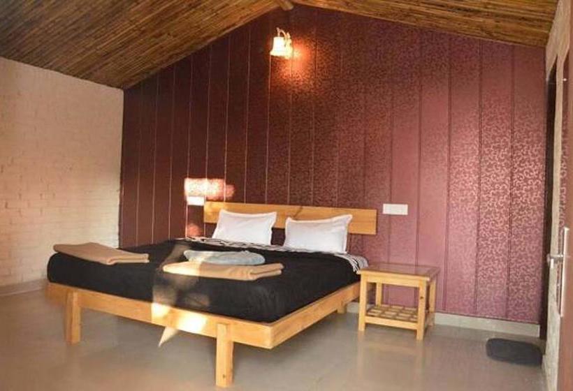 Resort Windsor Cottage 3