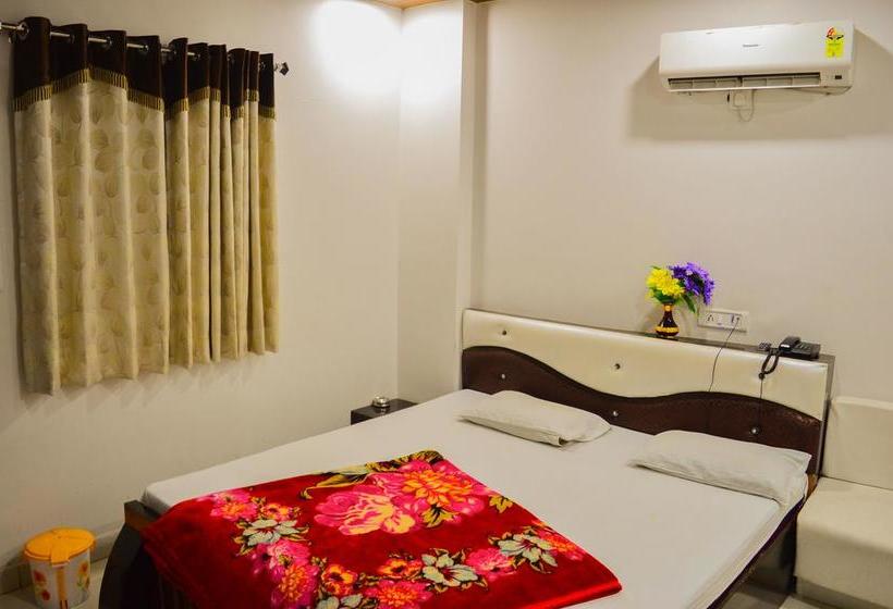 Hotel Shree Dwarkadhish 4