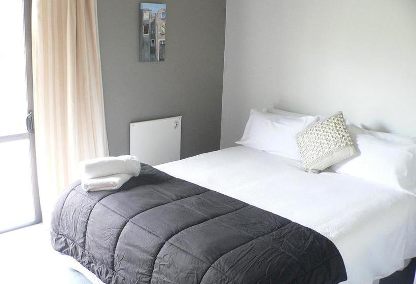 Bed and Breakfast Leah & The Lama