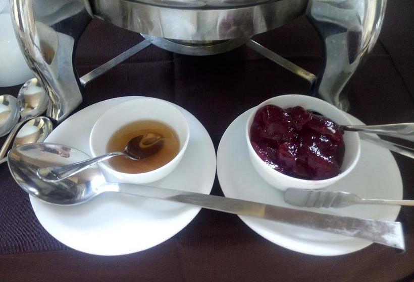 Hotel Pam Regency 13