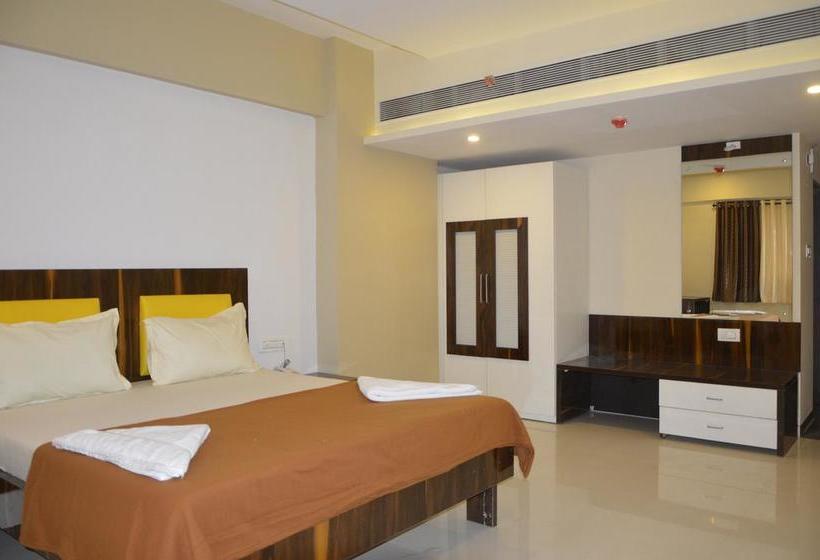 Hotel Pam Regency 18