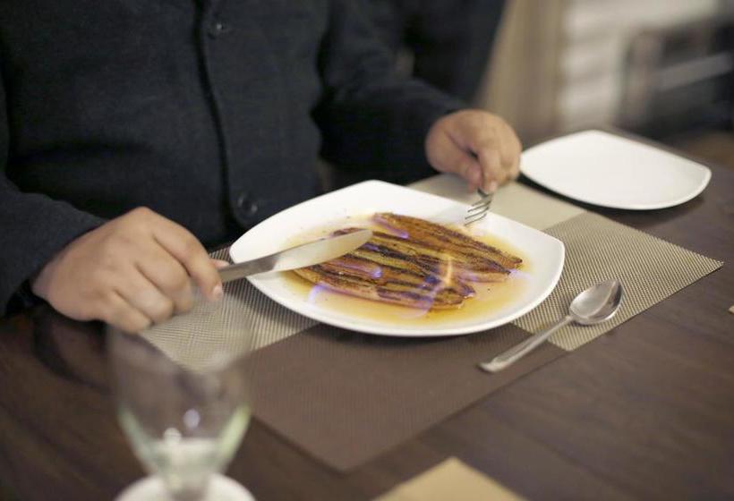 Jungle Lodge Resort 14