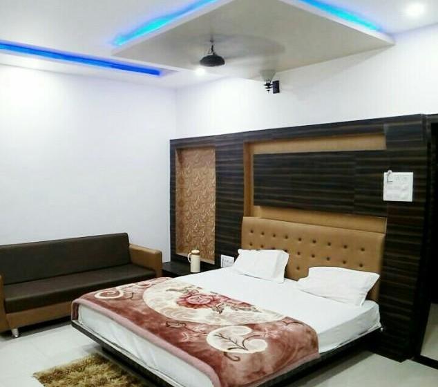 Hotel Naman Palace 10