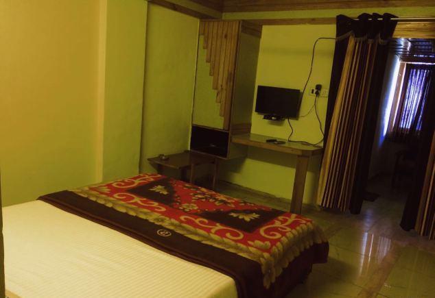 Hotel Yellow Lime 12