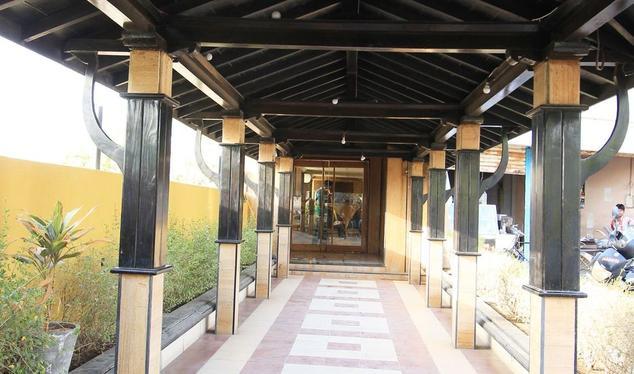 Hotel Yellow Lime 13