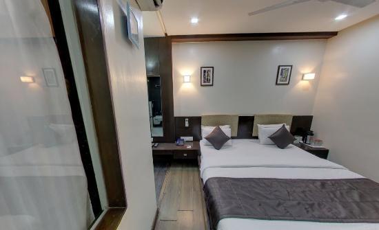 Hotel Royal Landmark 8