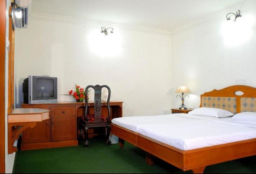 Hotel Cee Cee Tower 3