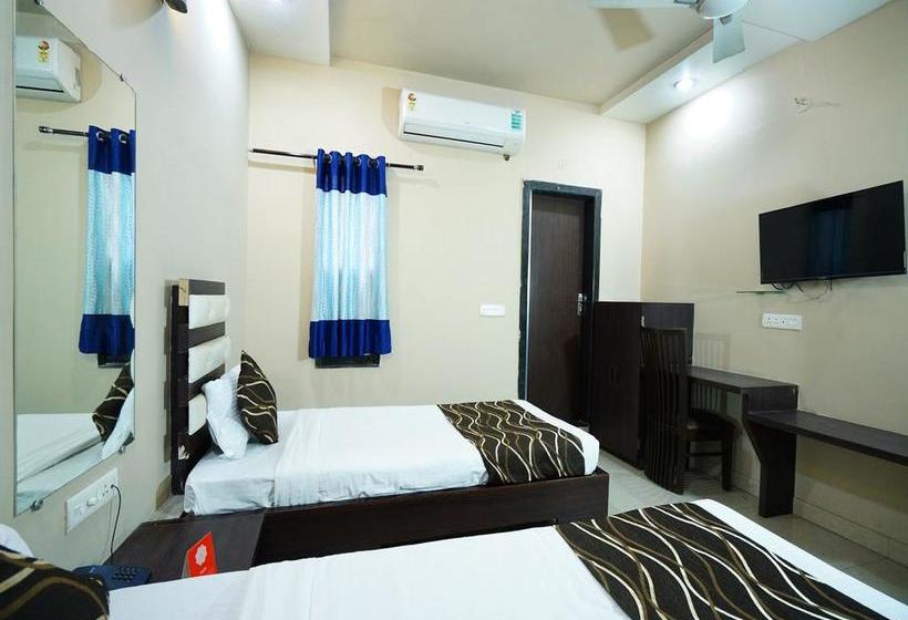 Hotel Oyo Rooms 047 Evergreen Chowk Near Shastri Market 11