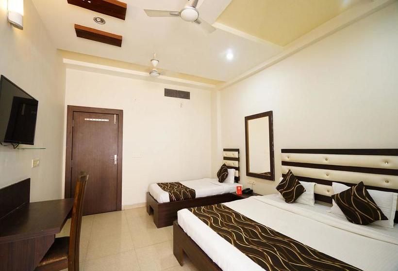 Hotel Oyo Rooms 047 Evergreen Chowk Near Shastri Market 14