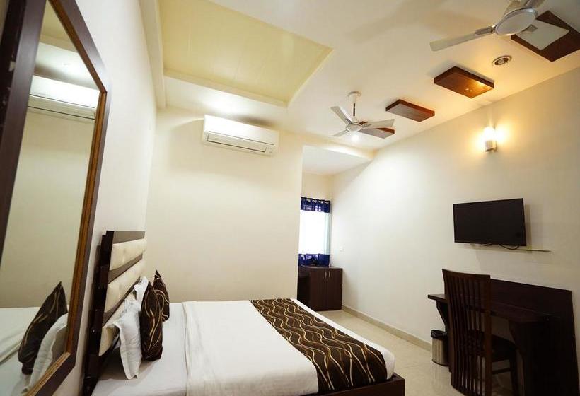 Hotel Oyo Rooms 047 Evergreen Chowk Near Shastri Market 16