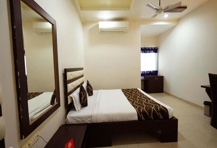 Hotel Oyo Rooms 047 Evergreen Chowk Near Shastri Market 17