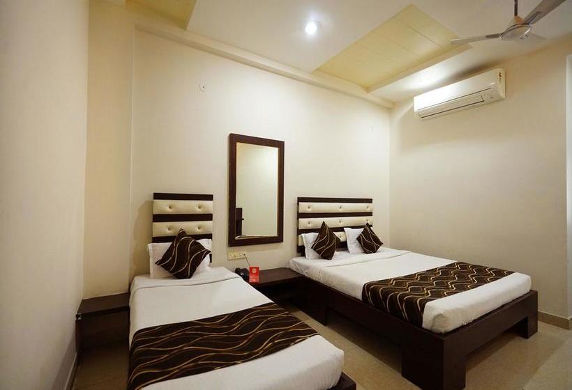 Hotel Oyo Rooms 047 Evergreen Chowk Near Shastri Market 18