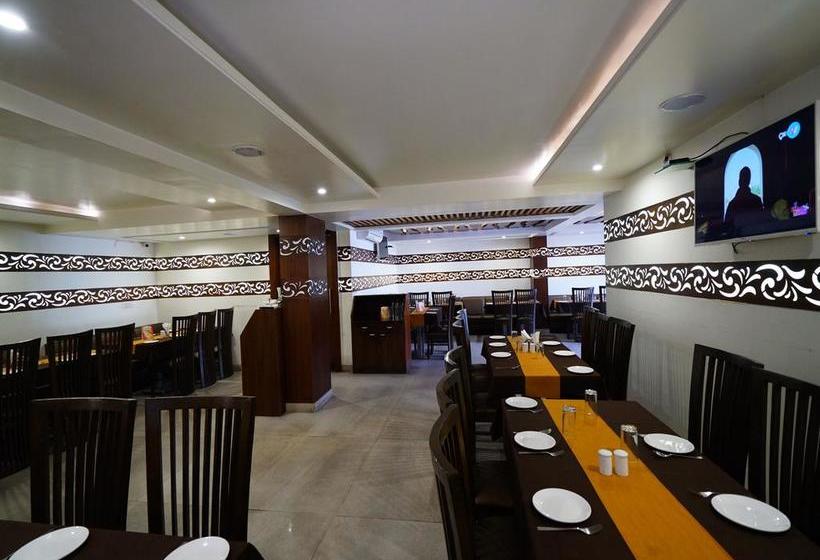 Hotel Oyo Rooms 047 Evergreen Chowk Near Shastri Market 5