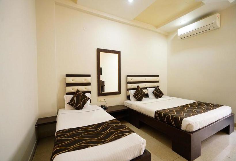 Hotel Oyo Rooms 047 Evergreen Chowk Near Shastri Market 8