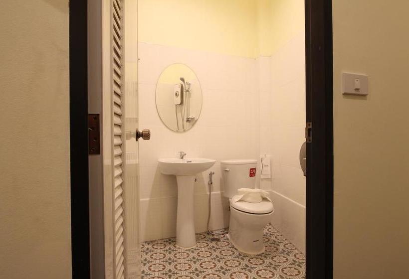 Srisomboon Hostel 18