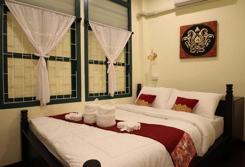 Srisomboon Hostel 19