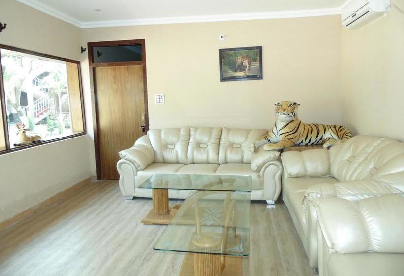 The Dukes Den Resort 13