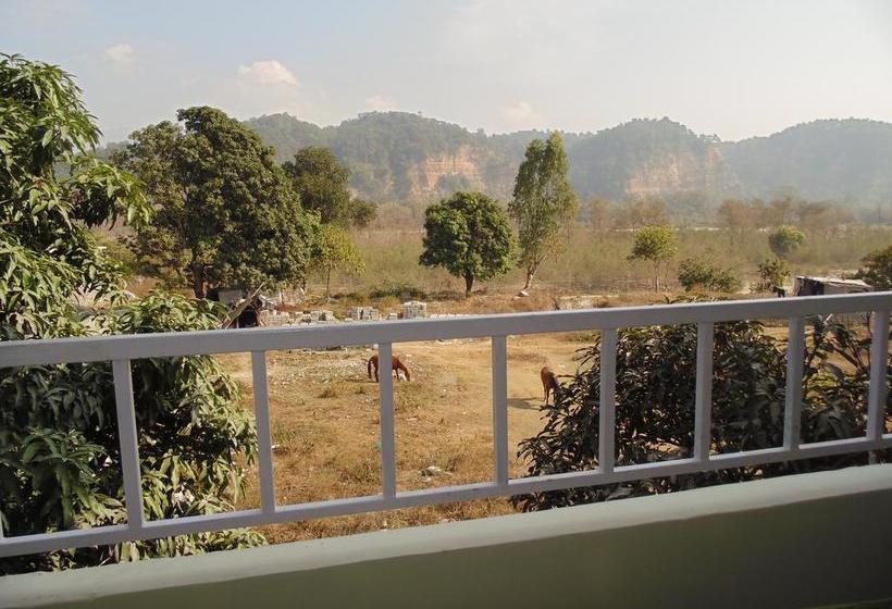 The Dukes Den Resort 9