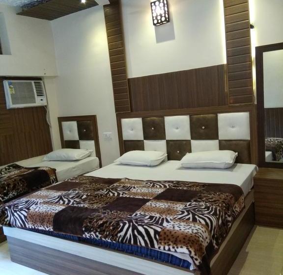 Hotel Revoli Amritsar 3
