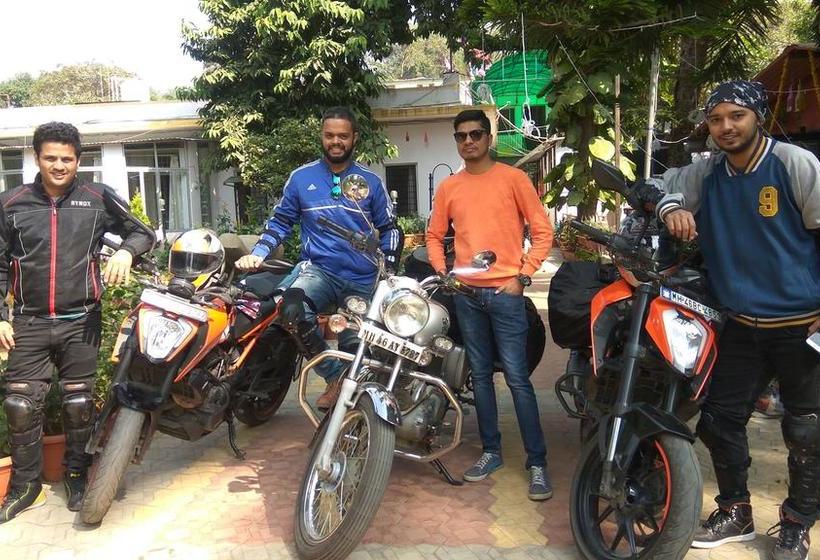 Hotel Toppers Corner 12