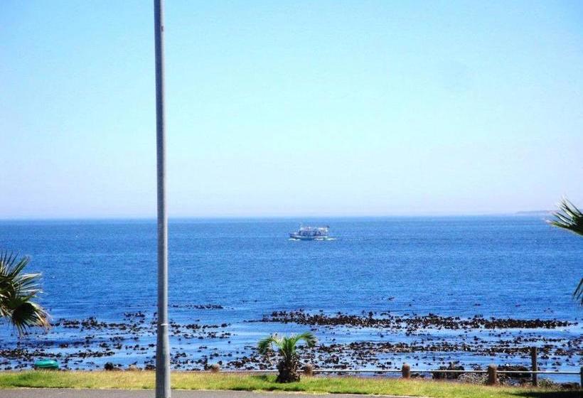 Hotel Sandringham III