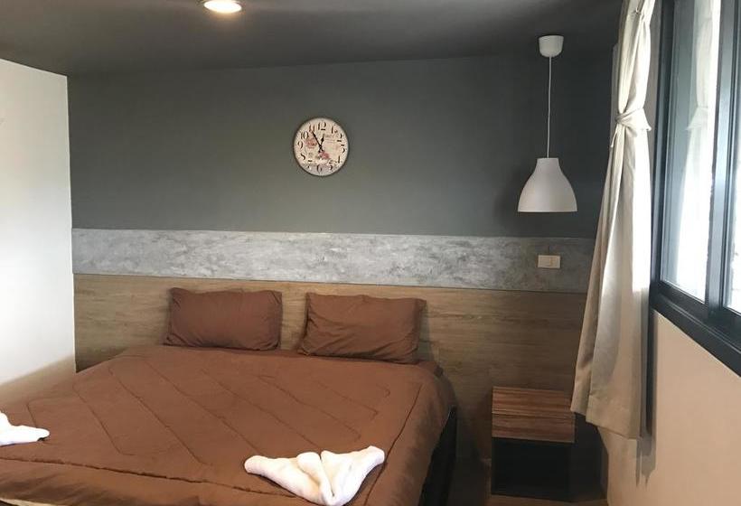 Hotel Takuapa Station 12