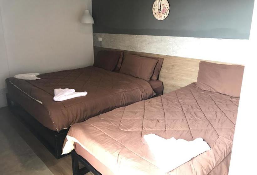 Hotel Takuapa Station 13