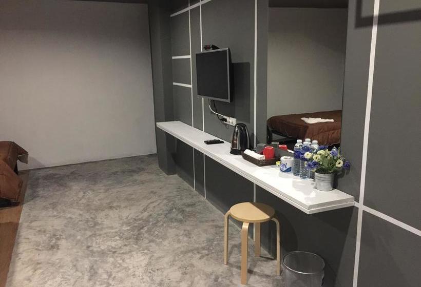 Hotel Takuapa Station 16