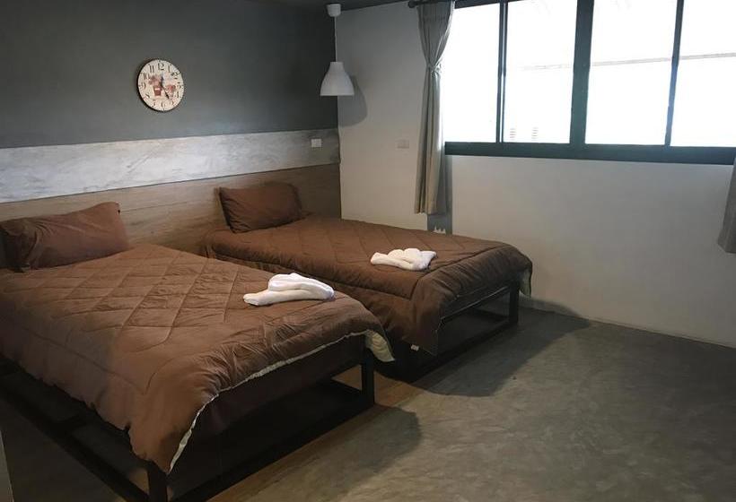 Hotel Takuapa Station 3