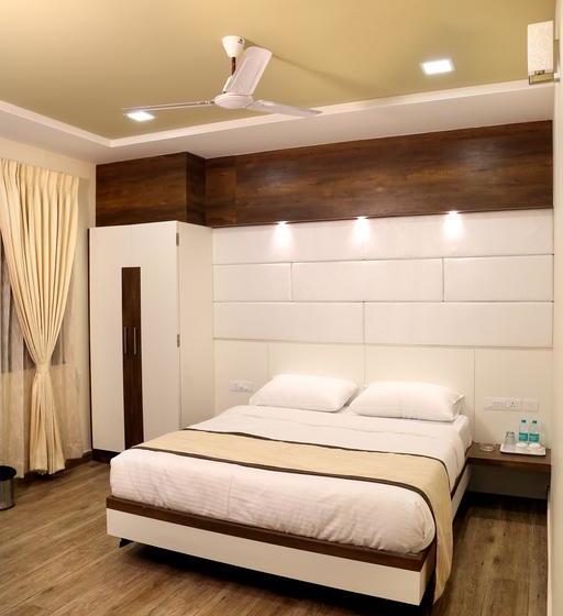 Hotel R K Renaissance 11