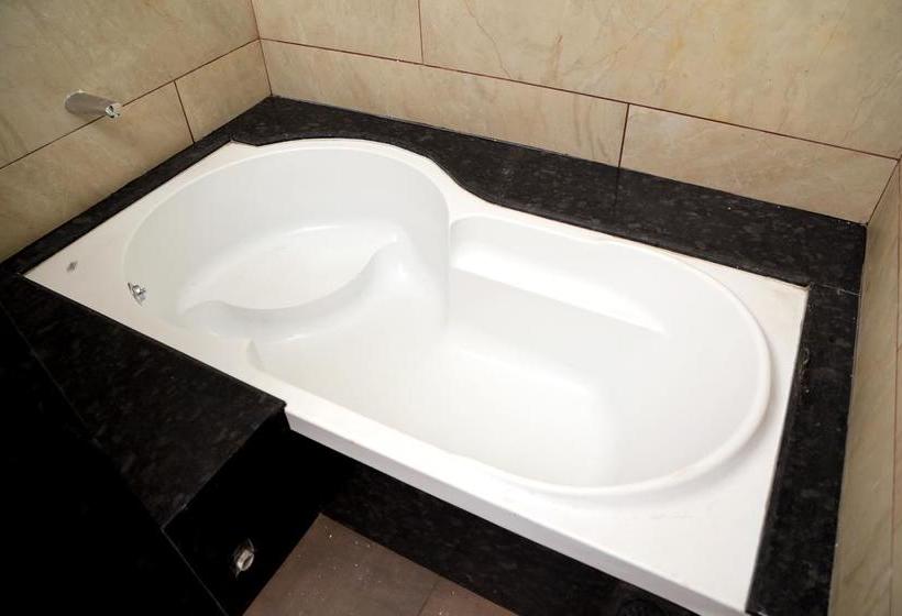 Hotel R K Renaissance 6