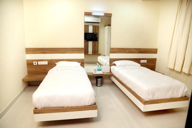 Hotel R K Renaissance 7