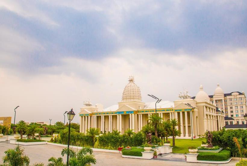 Hotel The Grand Bhagwati Palace 1