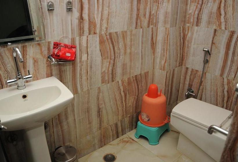 Hotel Oyo Rooms Near Rbi Exhibition Road 7