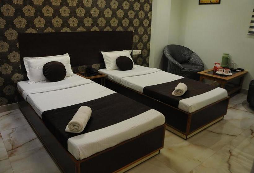 Hotel Oyo Rooms Near Rbi Exhibition Road 9
