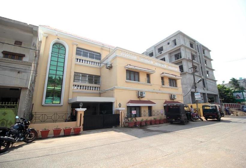 Hotel Oyo Rooms Red Cross Road 1