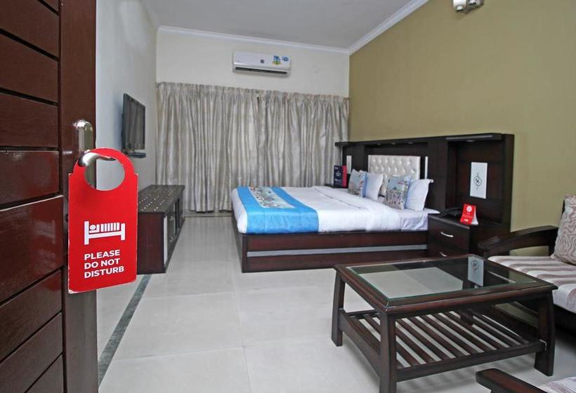 Hotel Oyo Rooms Red Cross Road 11