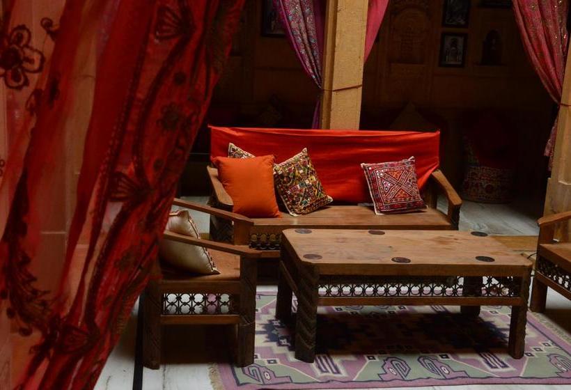 Jaisalmer Hostel Crowd 13