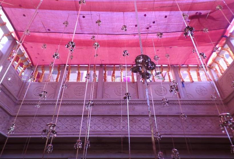 Jaisalmer Hostel Crowd 14