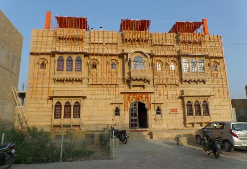 Jaisalmer Hostel Crowd 15