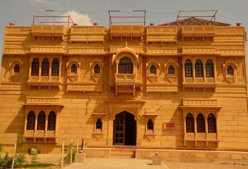 Jaisalmer Hostel Crowd 6