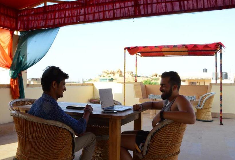 Jaisalmer Hostel Crowd 7