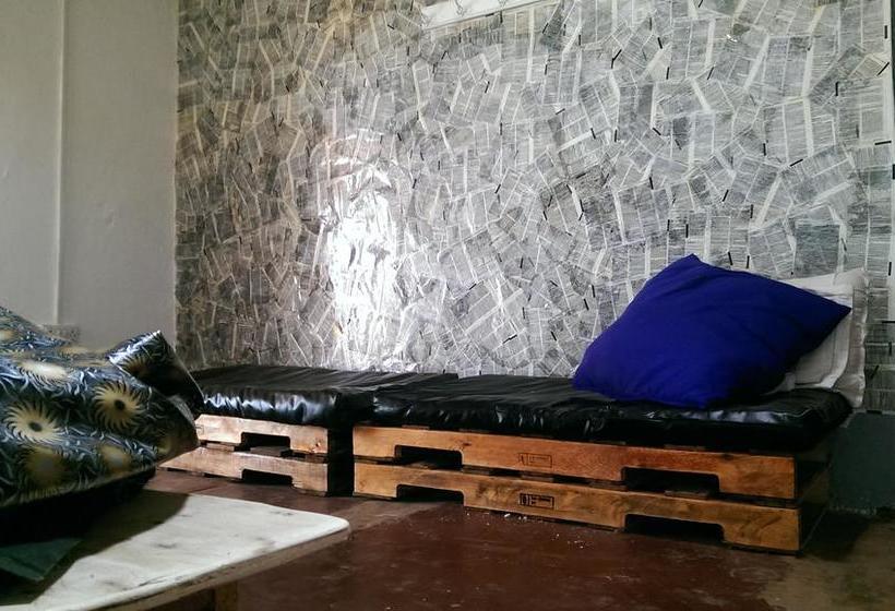 Hostel Lazy Llama 17