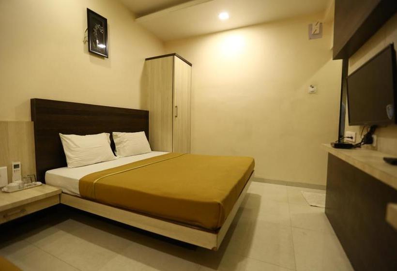 Hotel Madhuri Executive 8